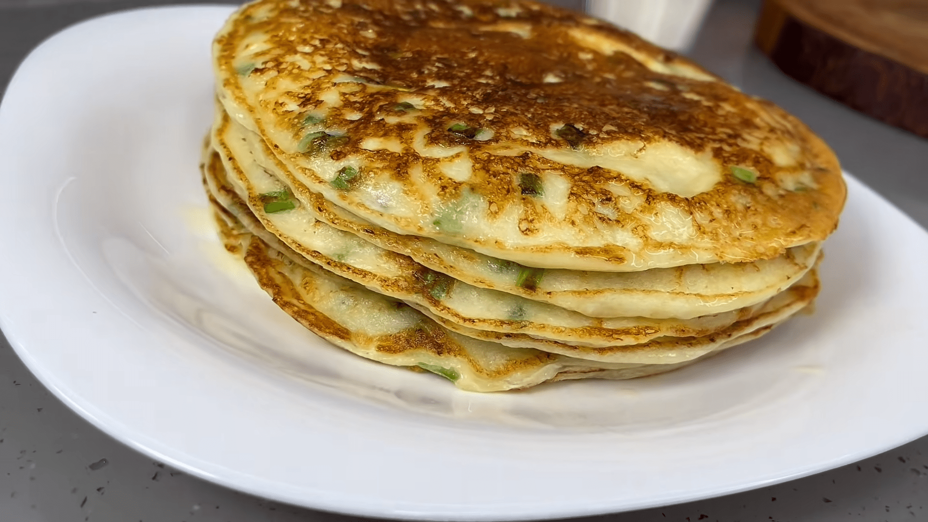 Кухарі розповіли, як швидко приготувати ніжні паляниці на кефірі	