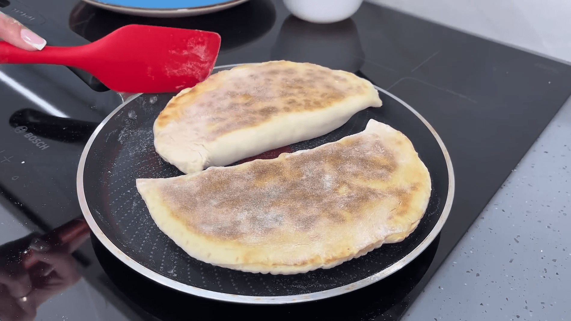 Кухарі розповіли, як приготувати ліниві пиріжки на кефірі