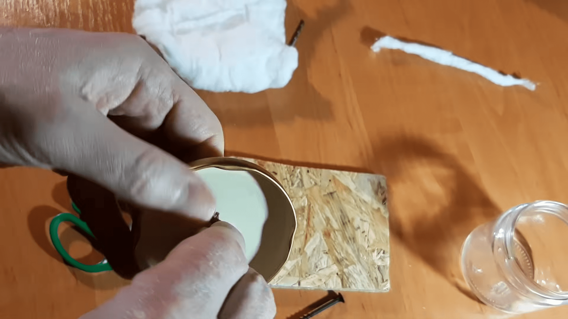 Експерти розповіли, як самостійно зробити масляну лампу