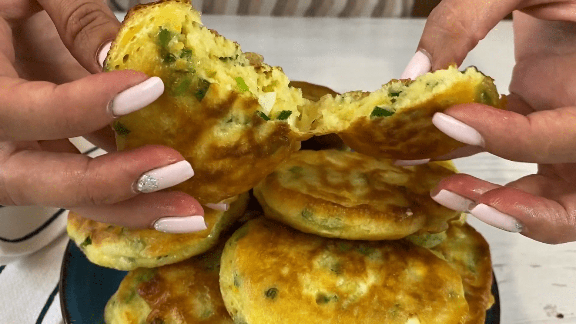 Кухарі розповіли, як приготувати ліниві пиріжки на кефірі