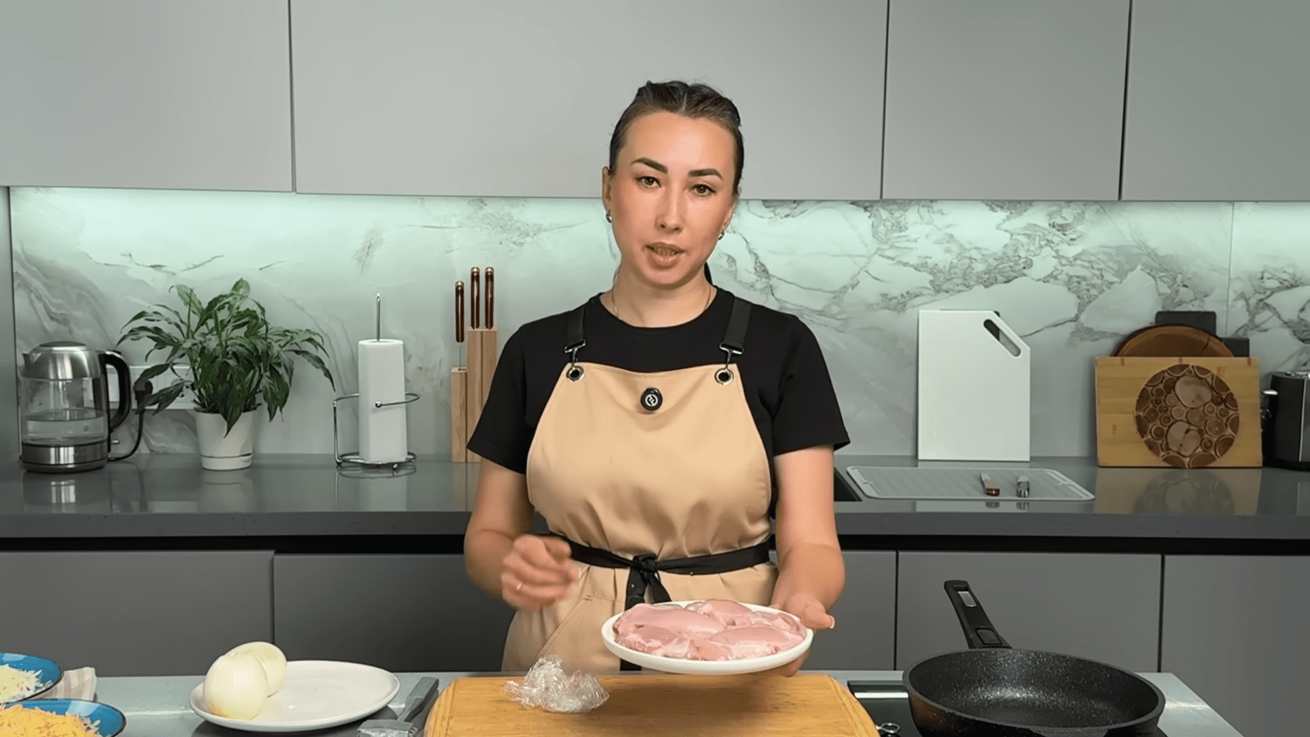 Кухарі розповіли, як приготувати м'ясо з морквою по-корейськи