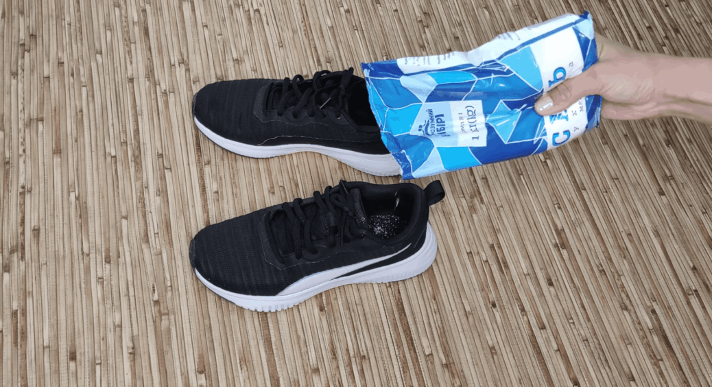 Насипала це у башмаки на ніч – вранці вони сухі й без запаху: простий трюк, який працює, поки я сплю 