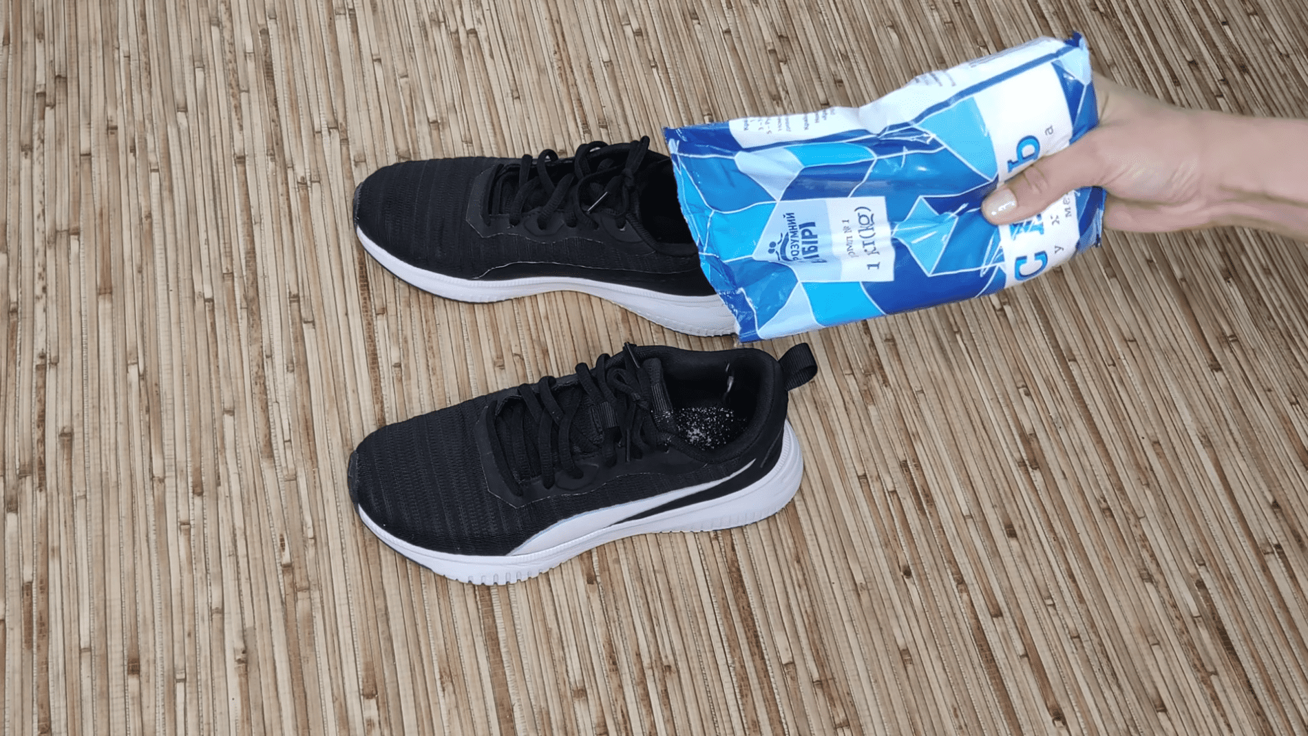 Експерти розповіли про незвичний спосіб догляду за взуттям