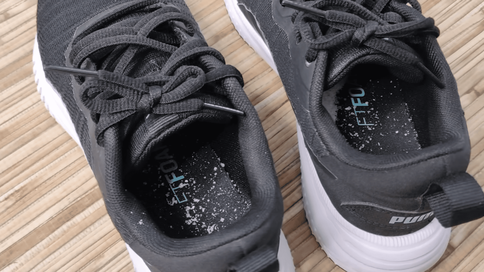 Експерти розповіли про незвичний спосіб догляду за взуттям