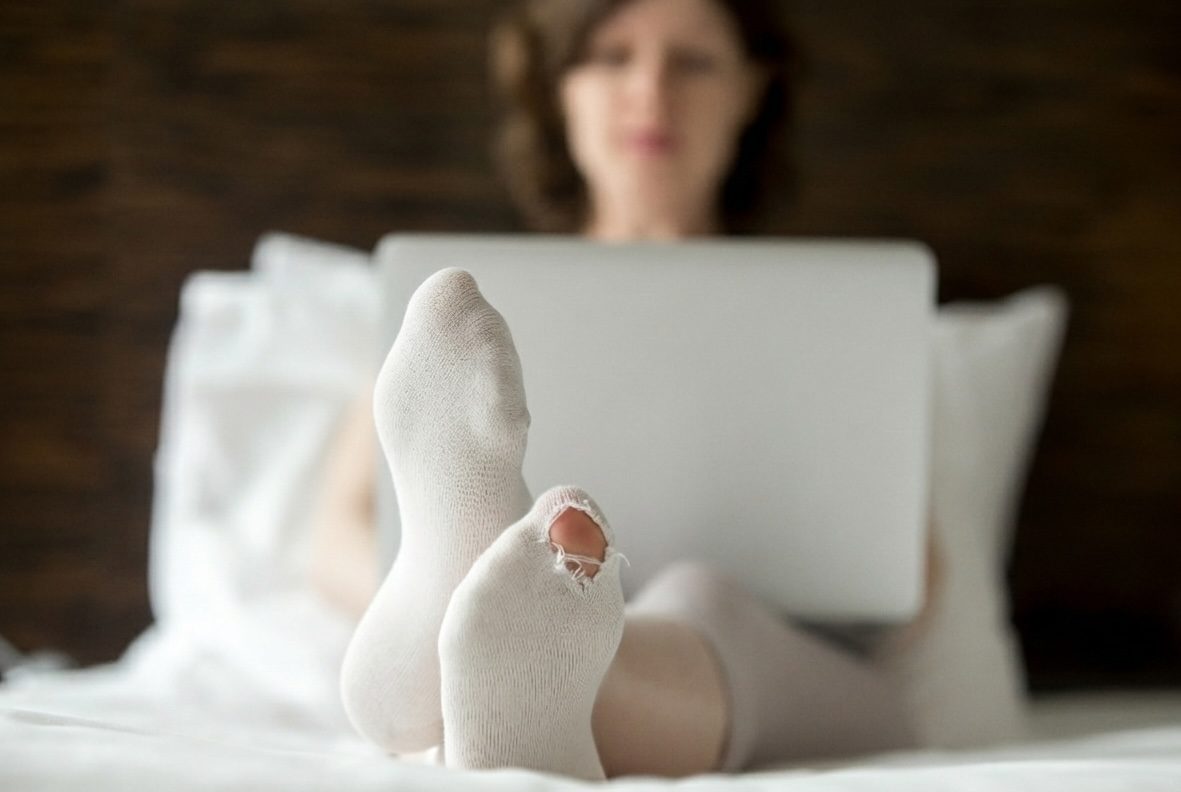 Господині розповіли, як використати діряві шкарпетки у побуті