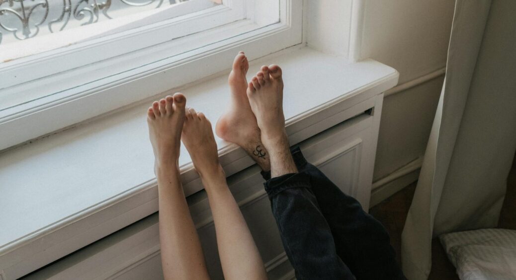 Підлога більше не холодна навіть без килимів: 1 простий трюк, який роблю за 10 хвилин 