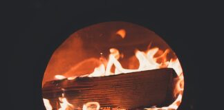 Господині розповіли, що покласти у піч, щоб дрова краще гріли