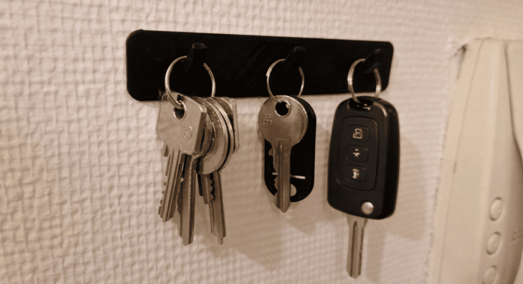 Навчила чоловіка 1 простому трюку з ключами від авто: тепер він їх не забуває, а я більше не нервую 