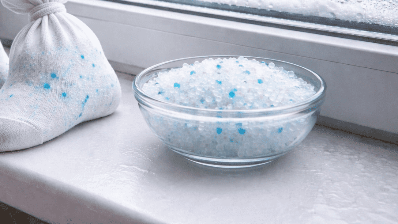 Господині розповіли, як використовувати наповнювач для котячого лотка у побуті  