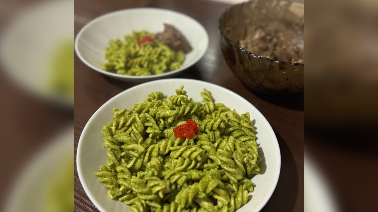 Господині розповіли, як приготувати рожеві макарони за 70 гривень 