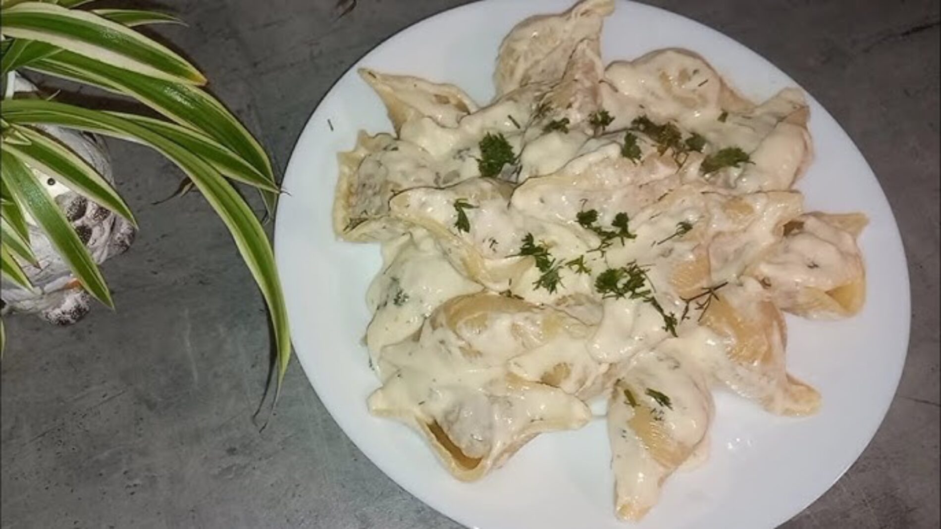 Кухарі поділились незвичайним рецептом макаронів із начинкою