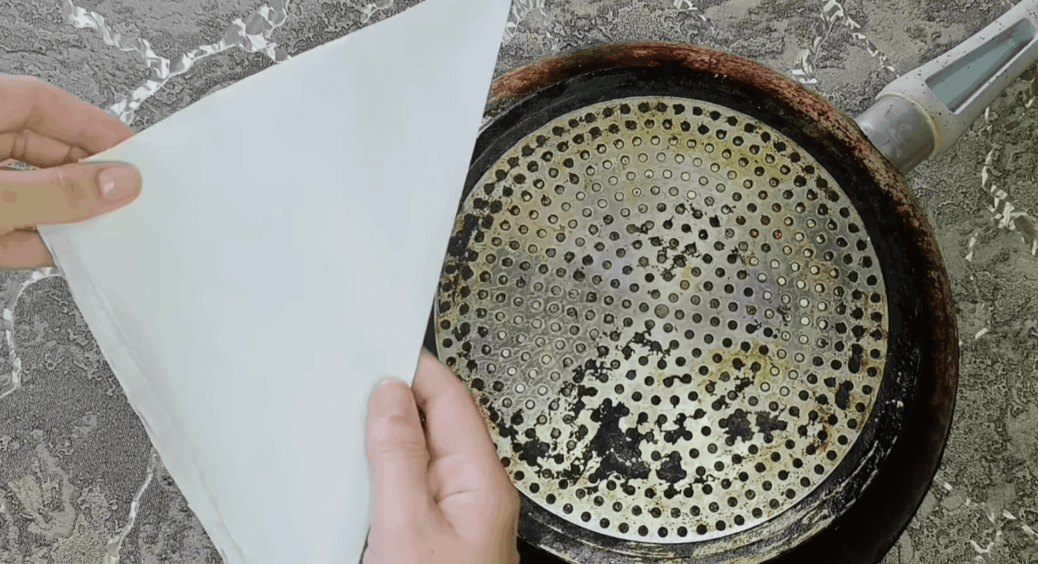 А кума тільки вчора викинула таку саму сковороду! Серветку на сковороду кладу – свій час і гроші бережу 