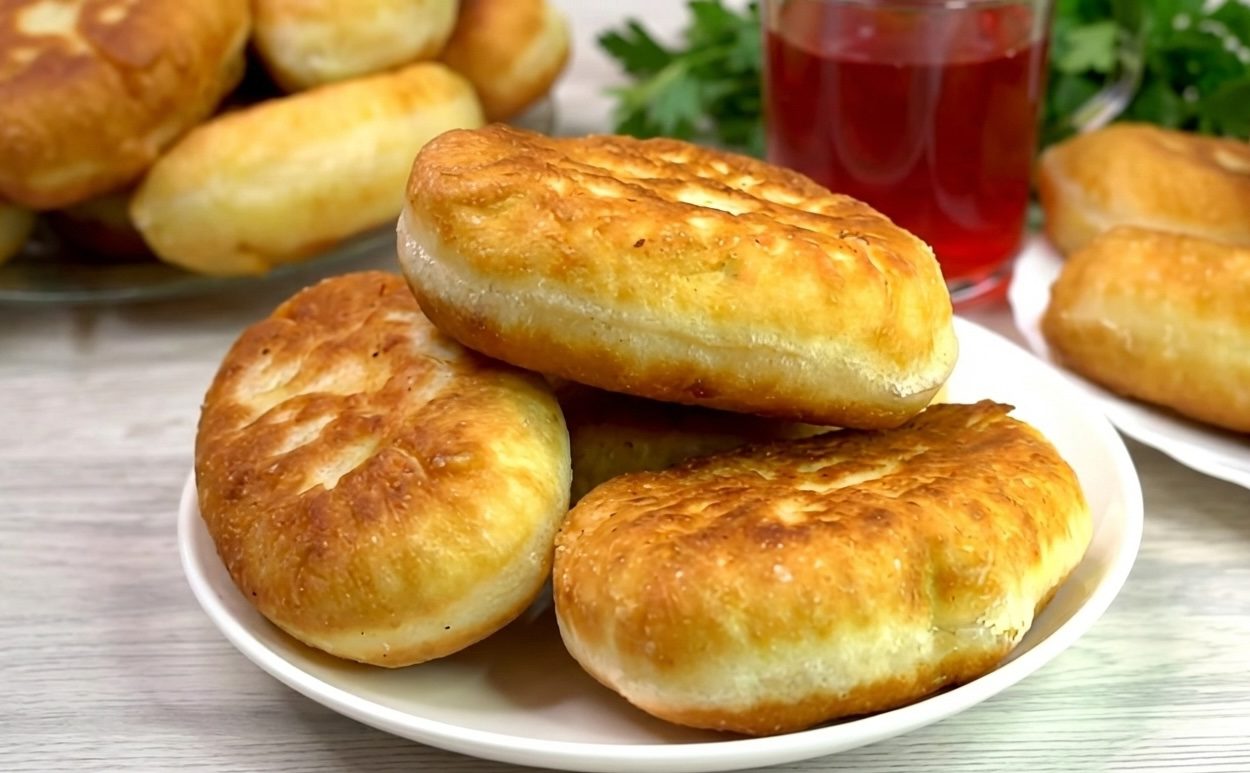 Господині поділилися простим рецептом пухких пиріжків