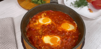 Кулінари розповіли, як приготувати ароматну шакшуку до сніданку	