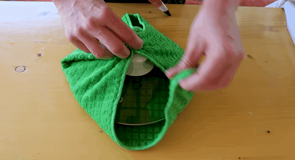 Кришка від каструлі + 1 таблетка – і килим сяє: не хімчистка, а трюк, що працює за 10 хвилин 