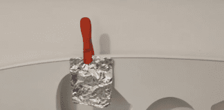 Господині розповіли, навіщо вішати фольгу на ліжко