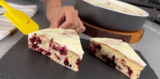 Кухарі розповіли, як приготувати простий і смачний пиріг зі смородиною