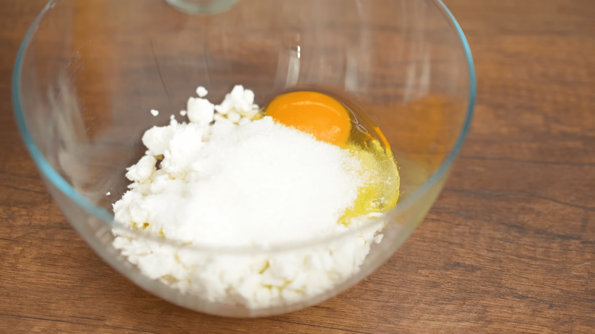 Кухарі розповіли, як швидко приготувати сирні булочки