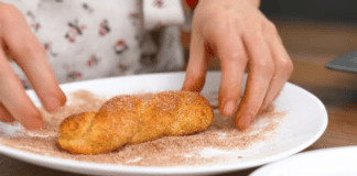 Кухарі розповіли, як швидко приготувати сирні булочки