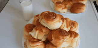 Кухарі розповіли, як приготувати смачні булочки з дріжджового тіста