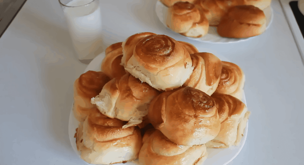 2 яйця на тісто і 1 для змащування – булочки рум’яні, як з пекарні “Франсуа”: аромат на весь під’їзд 