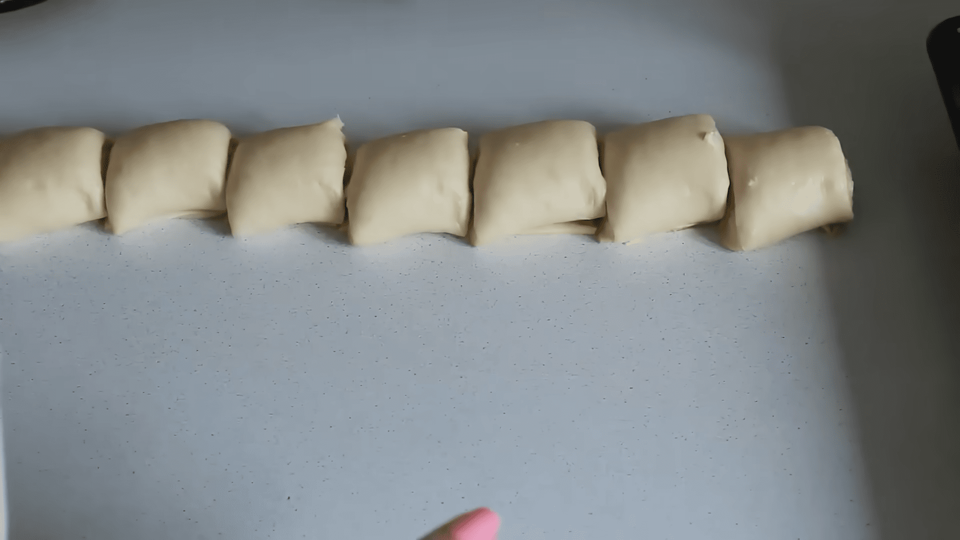 Кухарі розповіли, як приготувати смачні булочки з дріжджового тіста