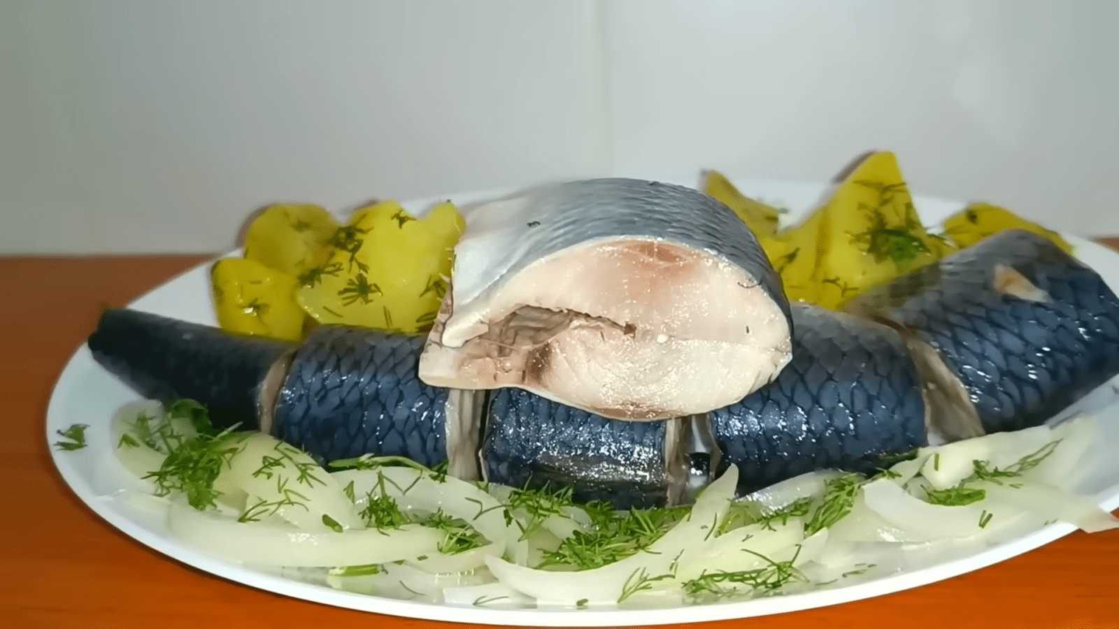 Кухарі розповіли, як швидко замаринувати оселедець вдома