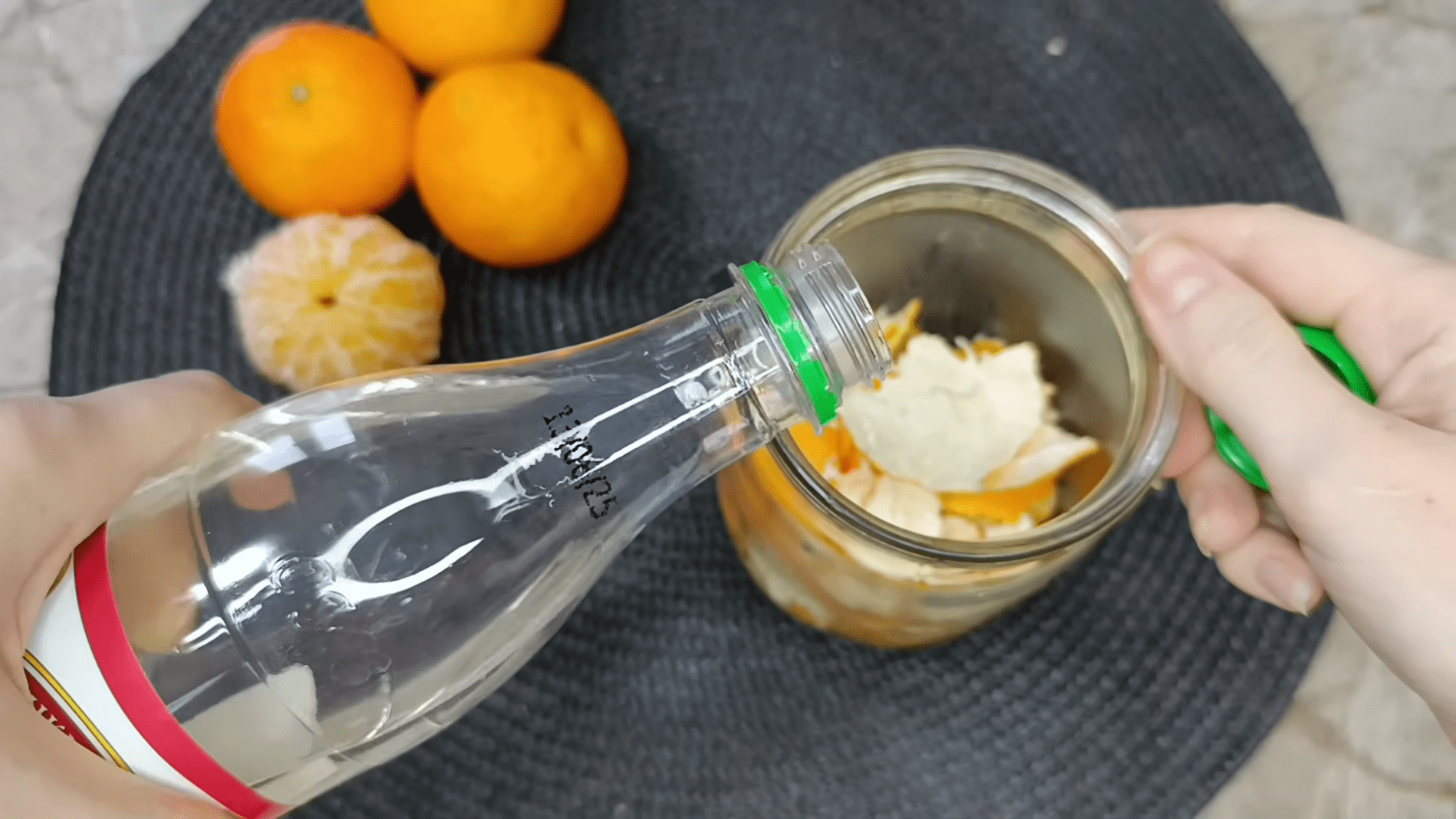 Господині розповіли, як можна використати шкірки від мандаринів