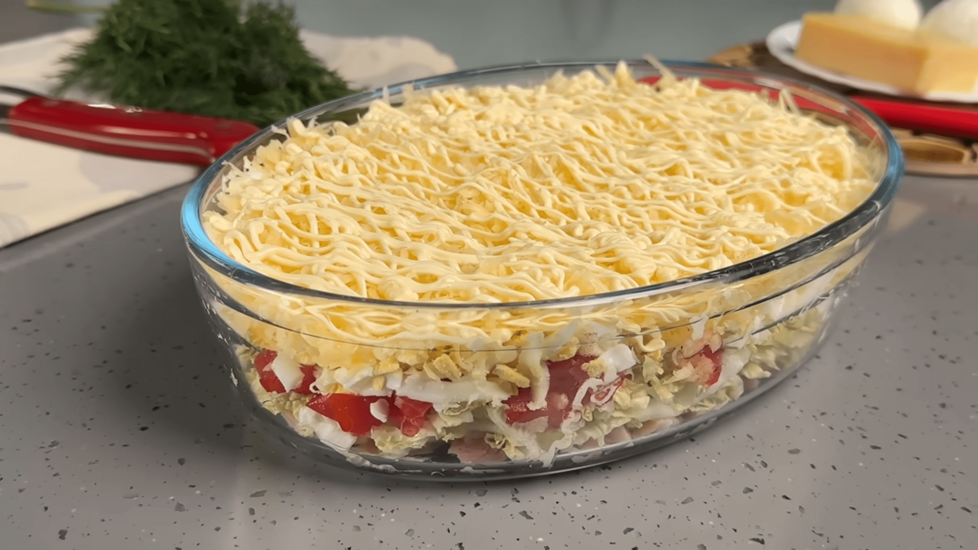 Кухарі розповіли, як приготувати смачний салат з копченою куркою