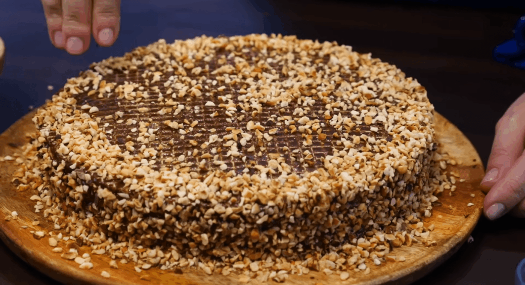 Цей вафельний торт рятує, коли немає часу: додала 30 мл цього – і “Золотий Ключик” ніжний без випікання 