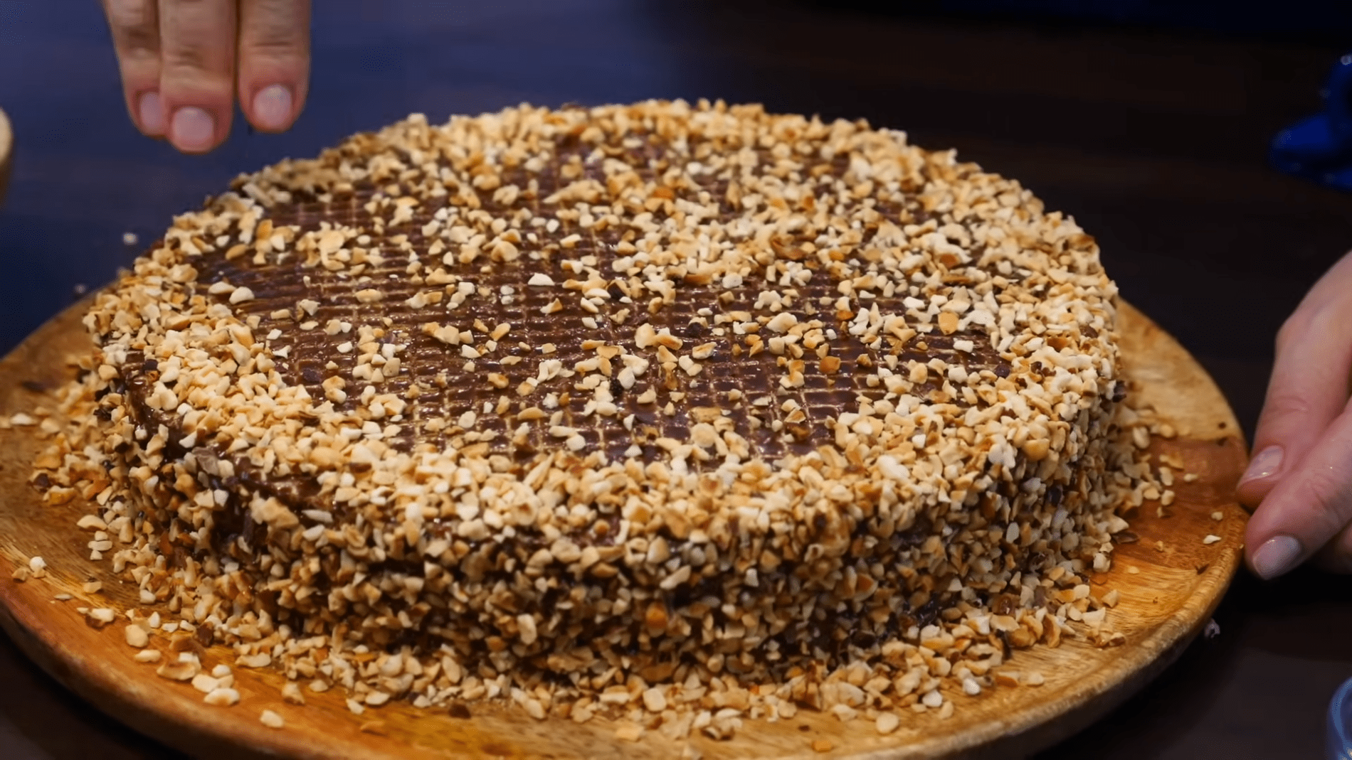 Кухарі розповіли, як приготувати вафельний торт із ноткою рому