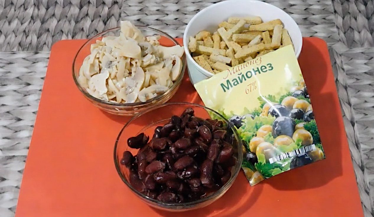 Кулінари поділилися рецептом салату, який готується за одну хвилину