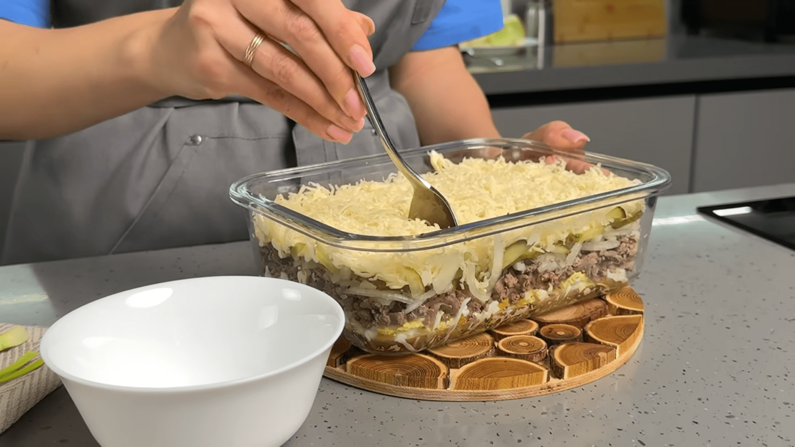 Кулінари розповіли, як приготувати пікантний салат з курячої печінки