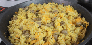 Кухарі розповіли смачний рецепт вечері з макаронів і курячих сердець