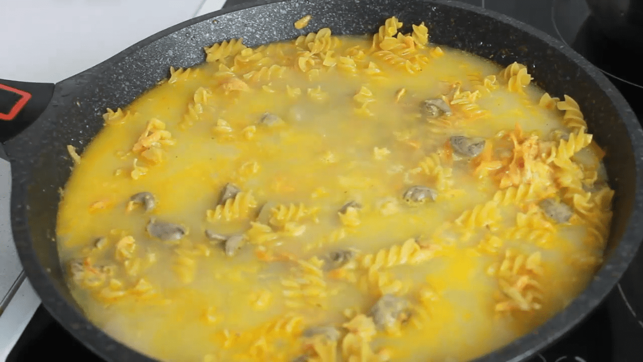 Кухарі розповіли смачний рецепт вечері з макаронів і курячих сердець