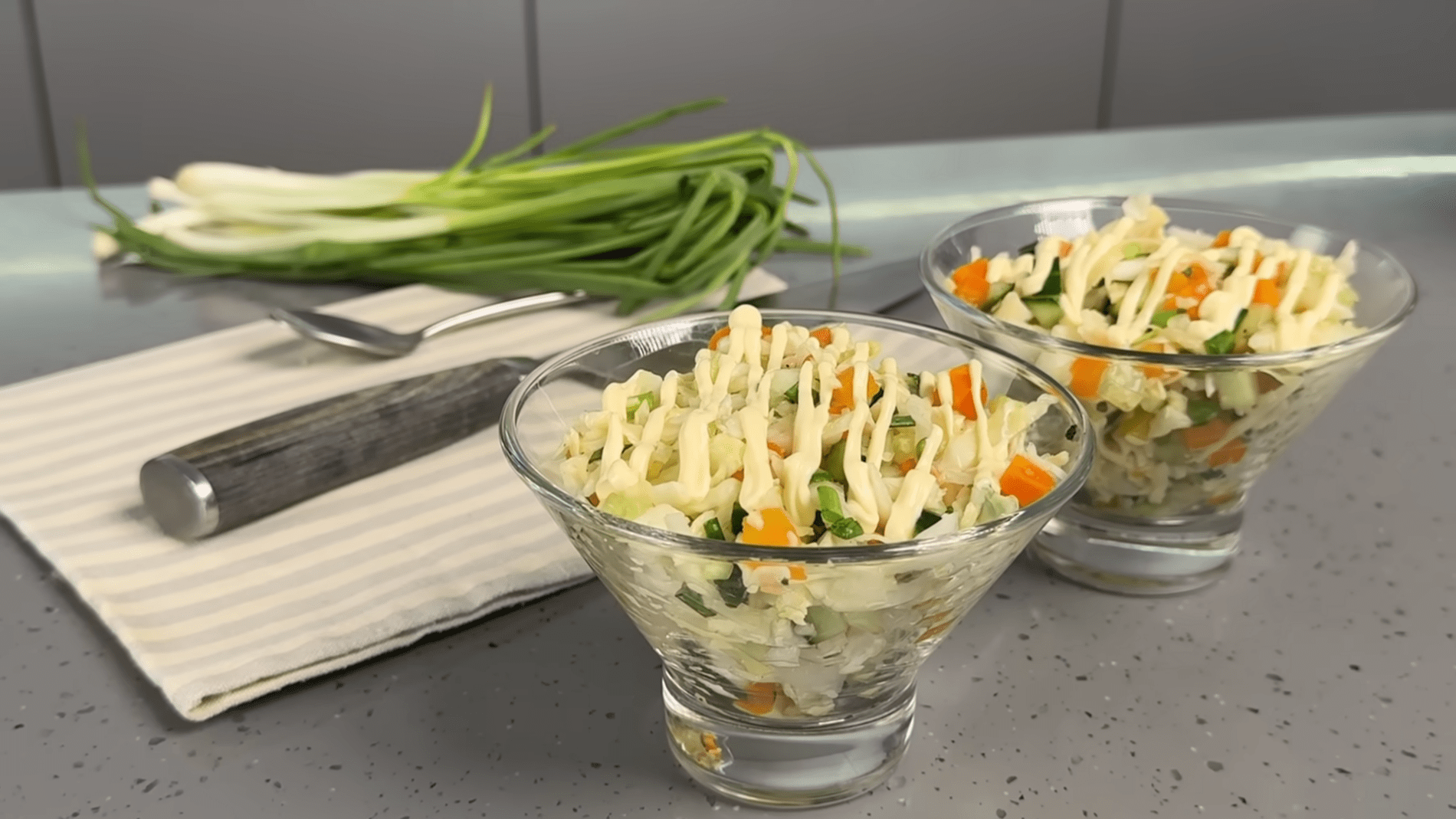 Господині розповіли, як приготувати цікавий салат з капусти