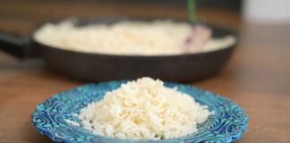 Кулінари розповіли, що додати в рис, щоб він не злипався