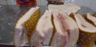 Господині розповіли, як обрати якісне сало на ринку