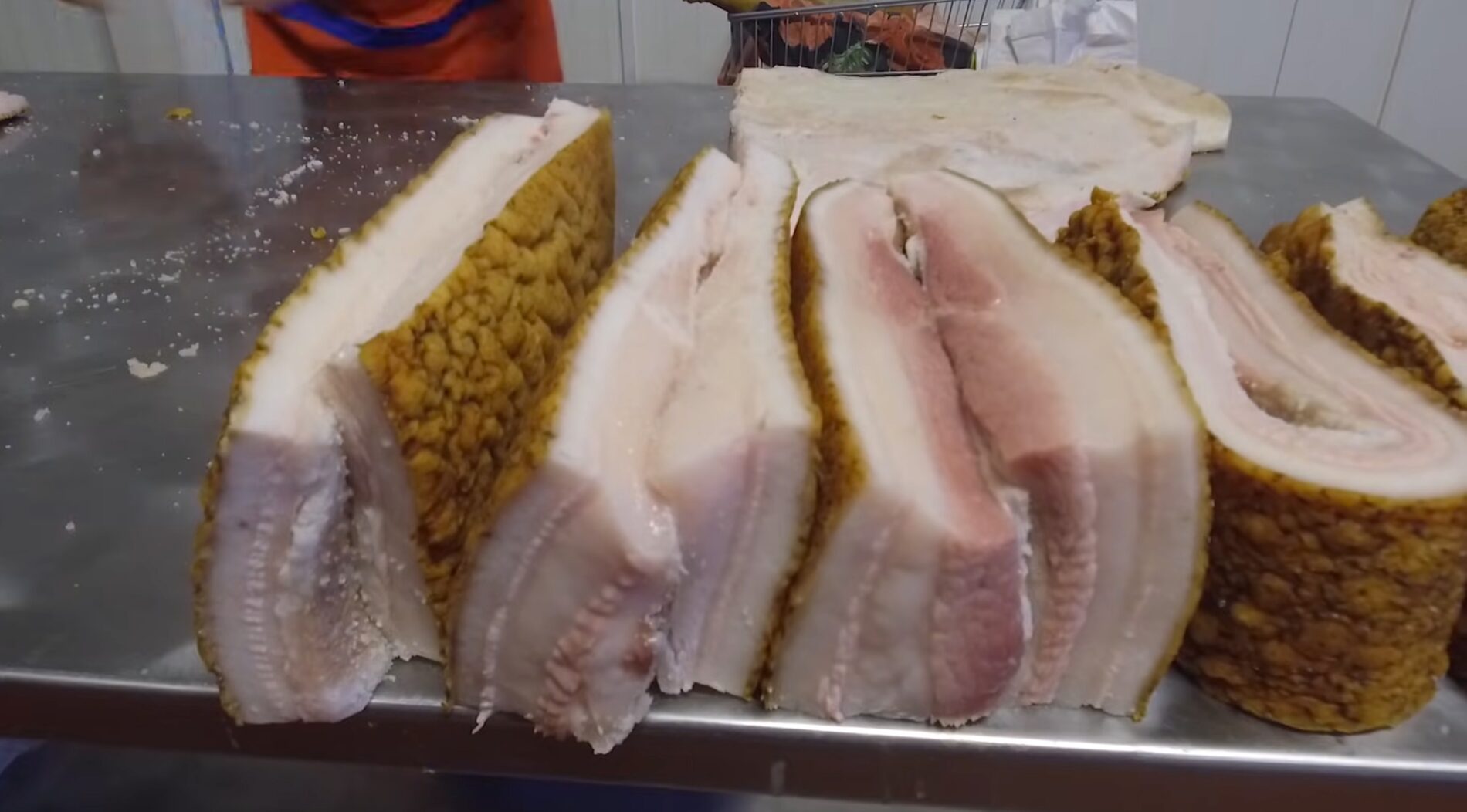 Господині розповіли, як обрати якісне сало на ринку