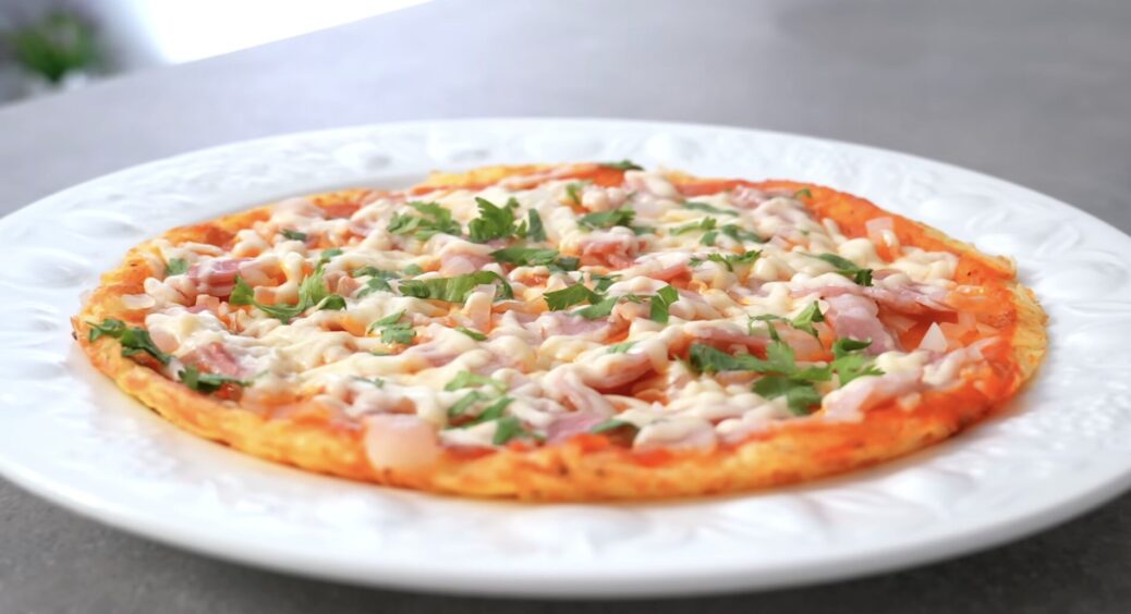 Готую “піцу” з картоплі за 15 хвилин – діти у захваті: начинку можна обирати будь-яку, але я роблю саме так 