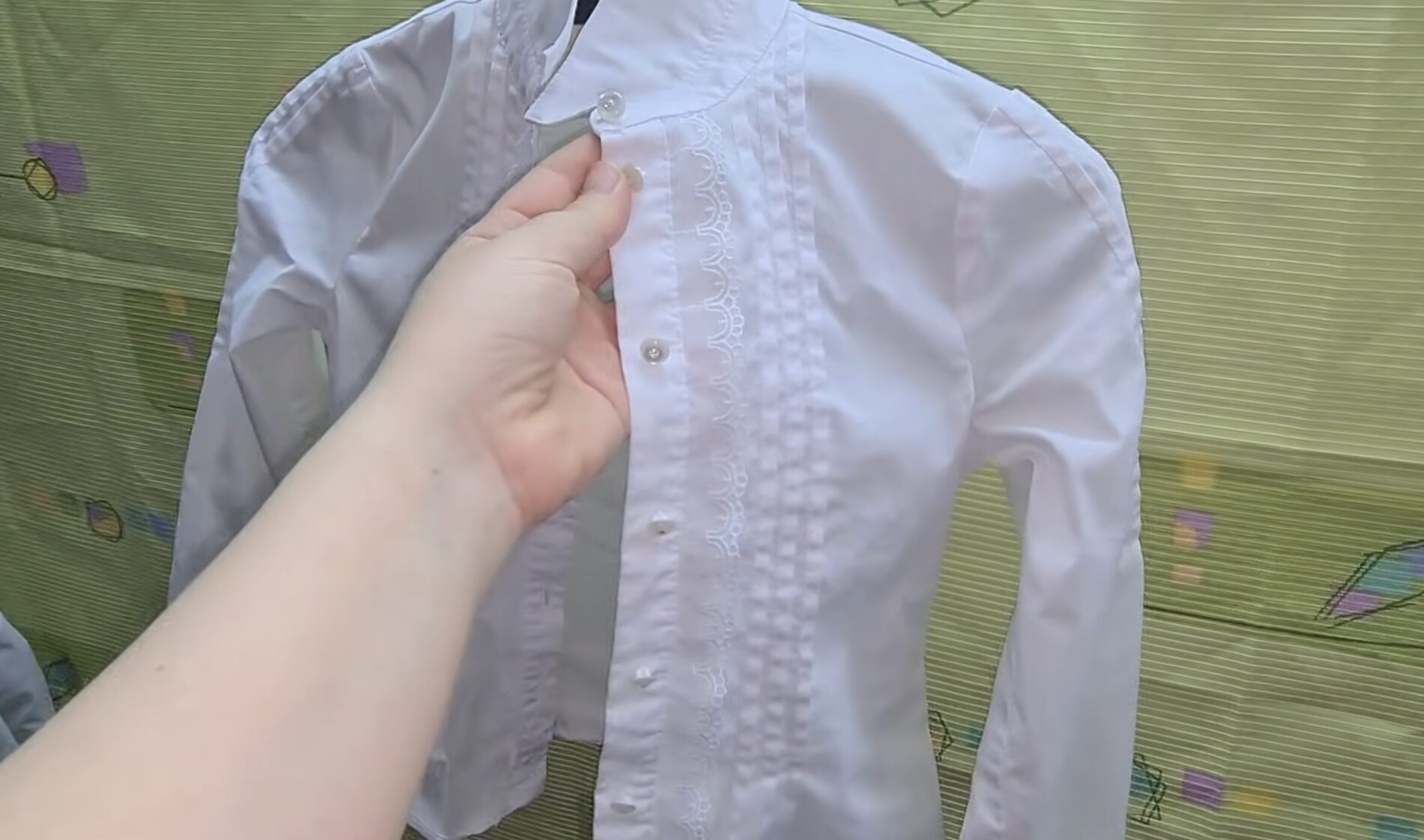 Господині розповіли, як за одне прання повернути білим речам первісний колір