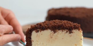 Кулінари поділилися рецептом сметанника, який готується без духовки