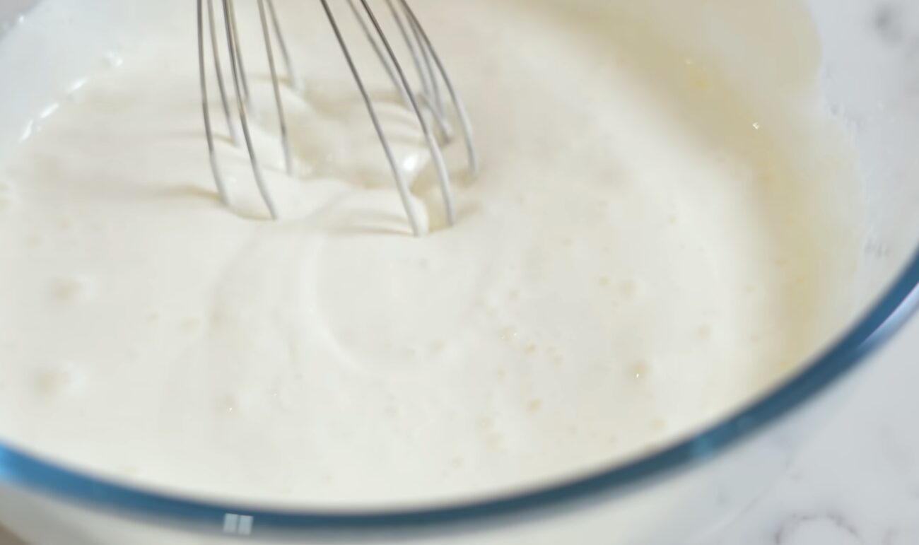 Господині поділилися рецептом швидкого вершкового десерту без випікання