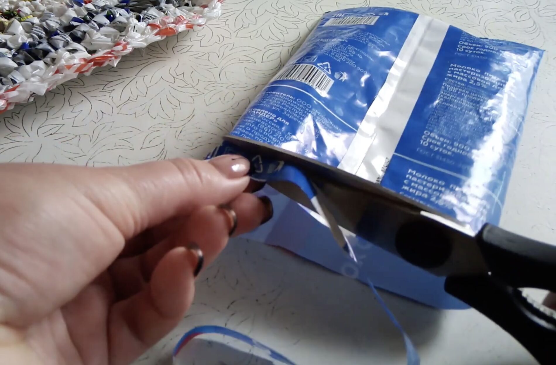 Господині розповіли, як можна використати порожні пакети від молока