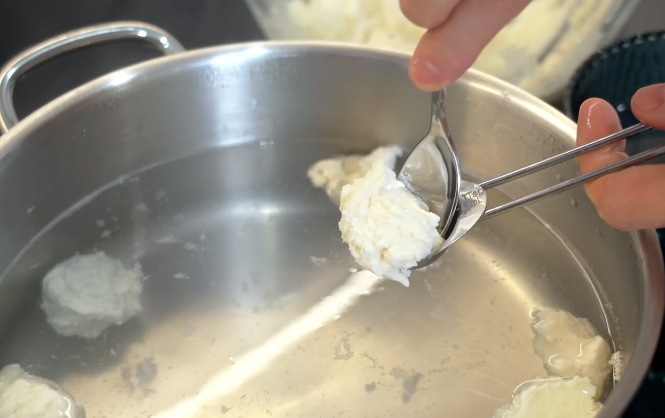 Господині поділилися смачним рецептом лінивих вареників