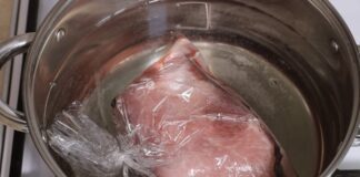 Кухарі розповіли, як швидко розморозити м'ясо, щоб воно залишилося соковитим	