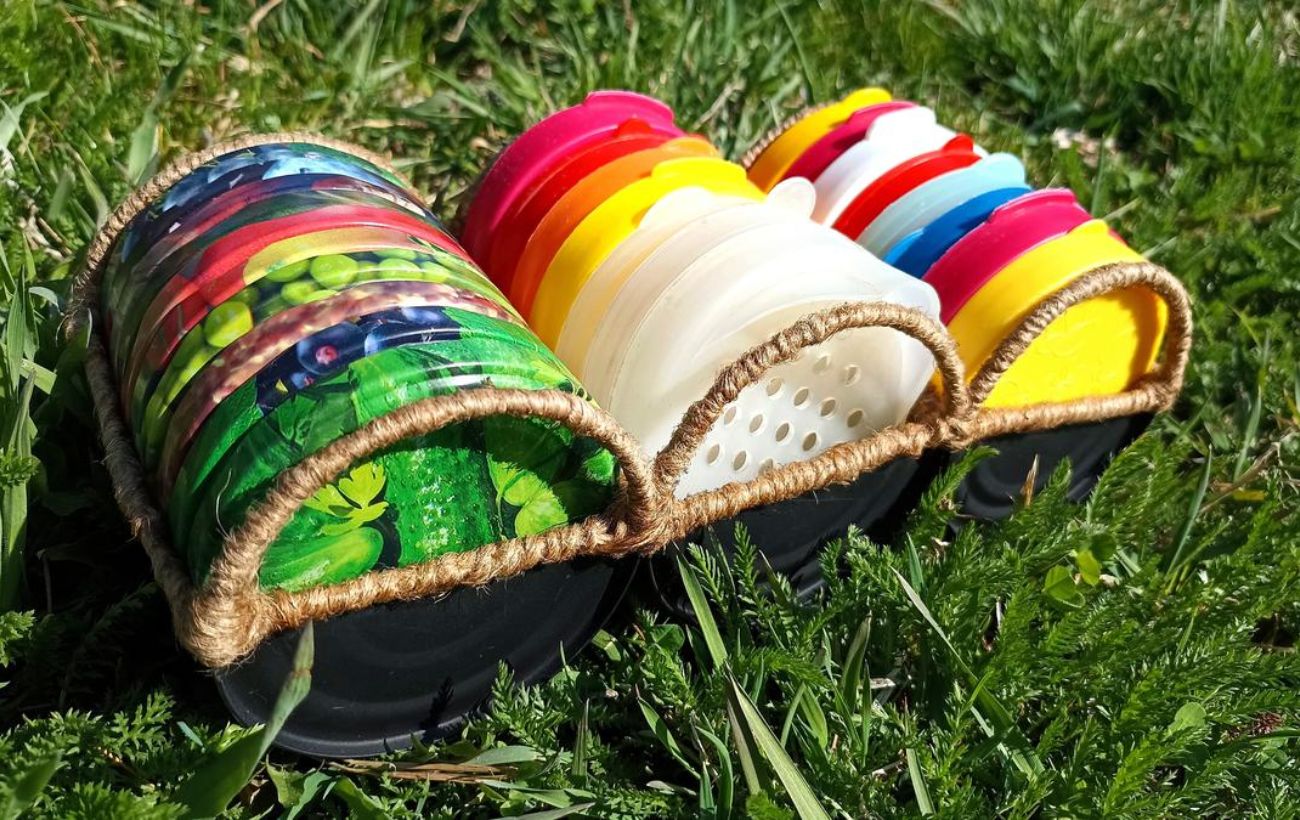 Як створити простір для зберігання з кришок від банок