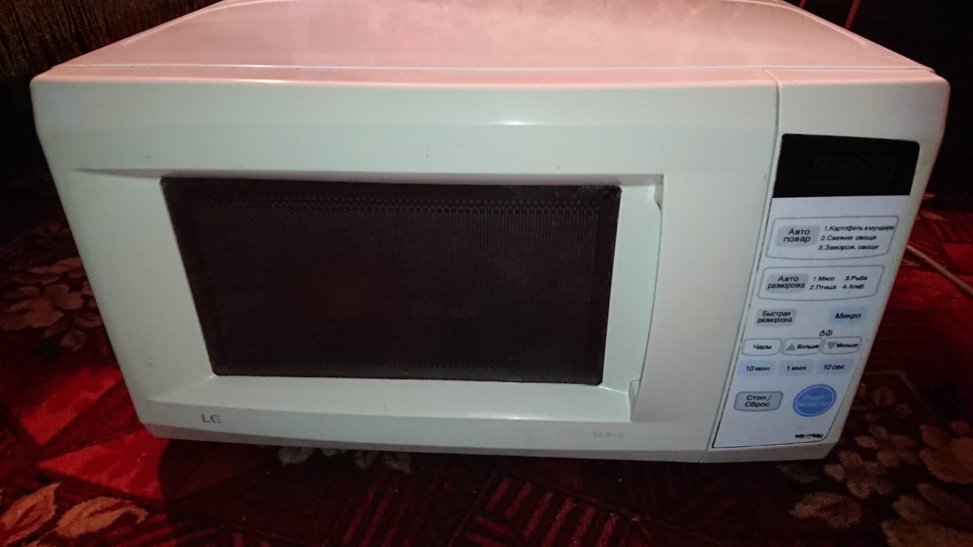 Експерти розповіли, як швидко відмити мікрохвильовку