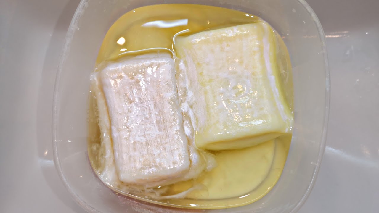 Експерти порадили, як зробити зі старих обмилків та капронової шкарпетки губку для миття тіла