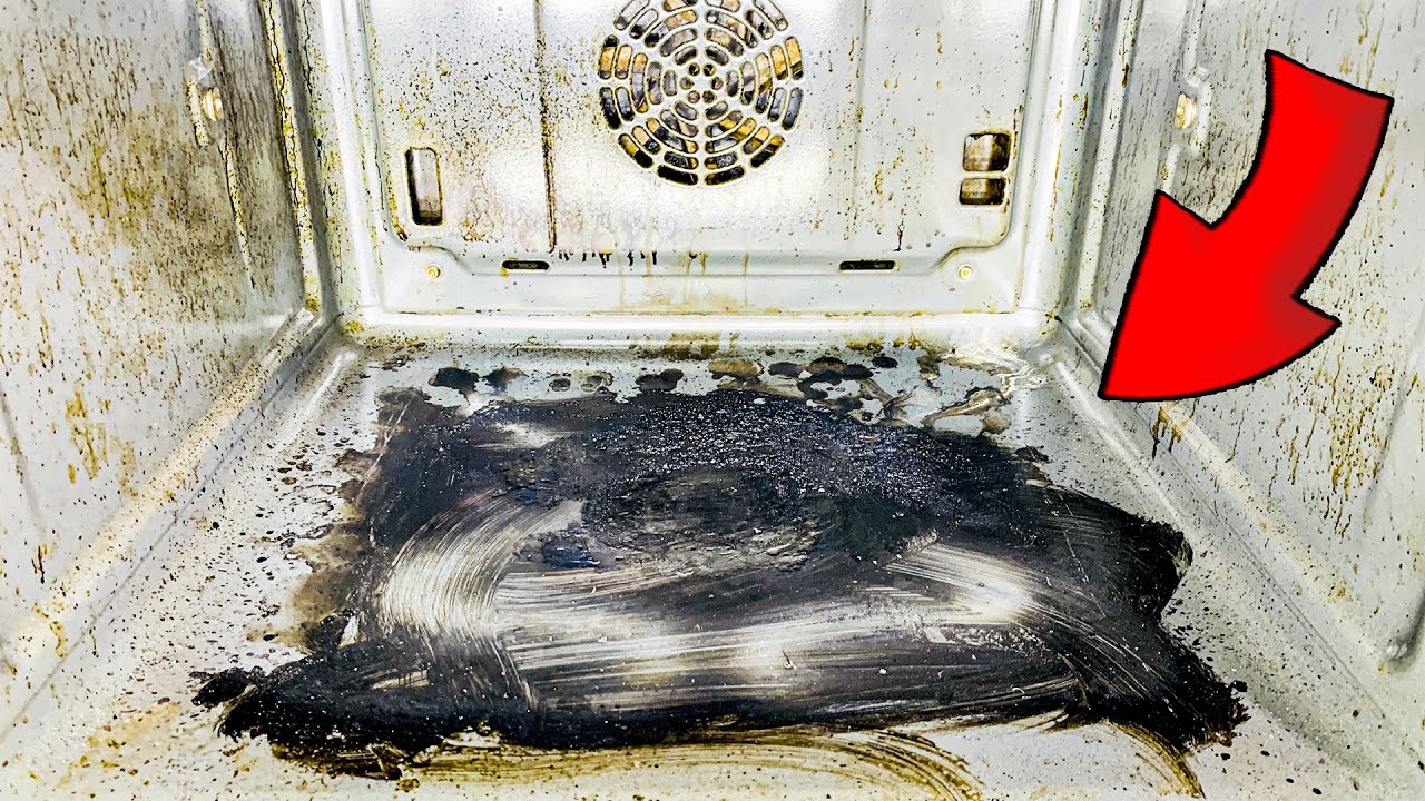 Експерти пояснили, як швидко очистити духовку від нагару без використання побутової хімії